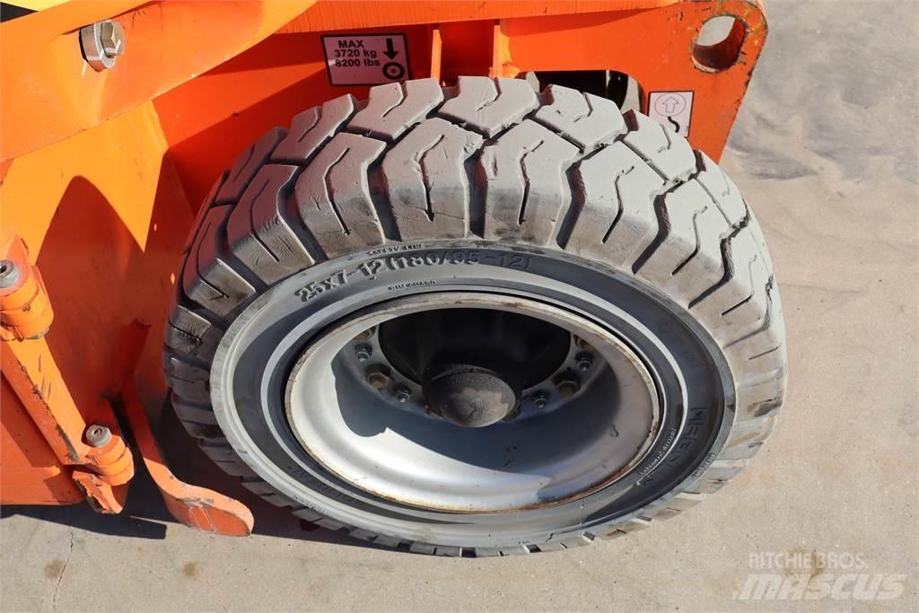 JLG E300AJP 曲臂高空作業車
