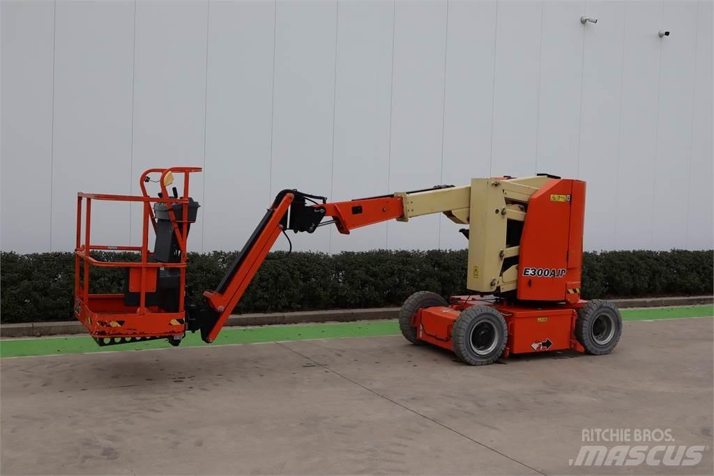 JLG E300AJP 曲臂高空作業車