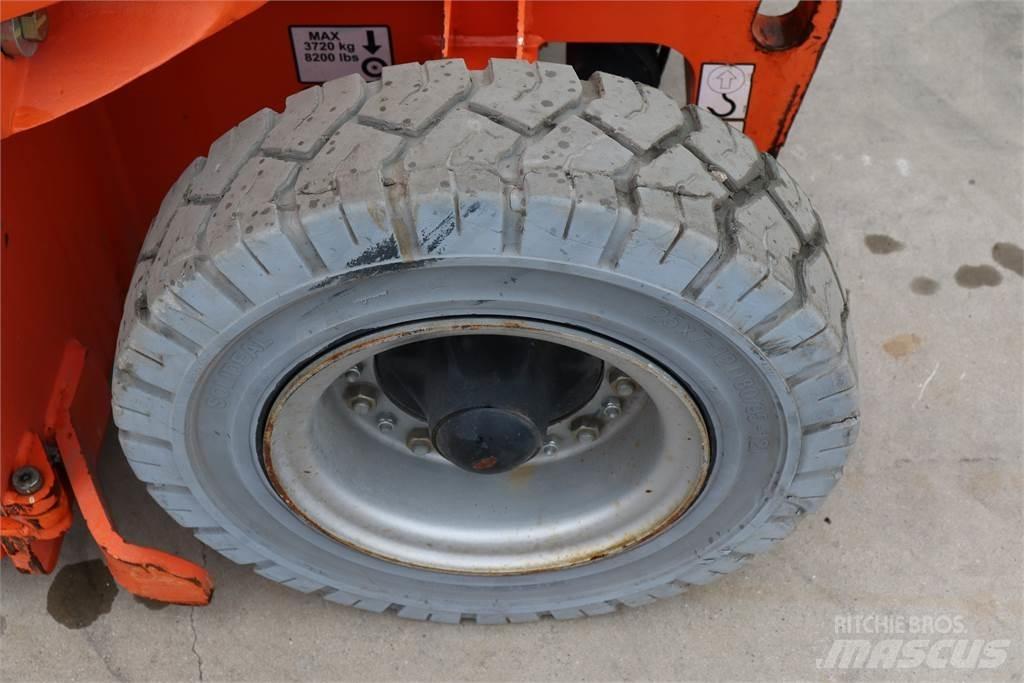 JLG E300AJP 曲臂高空作業車