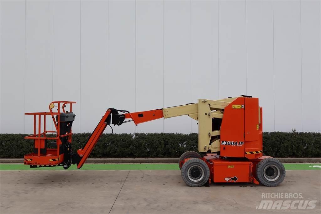 JLG E300AJP 曲臂高空作業車