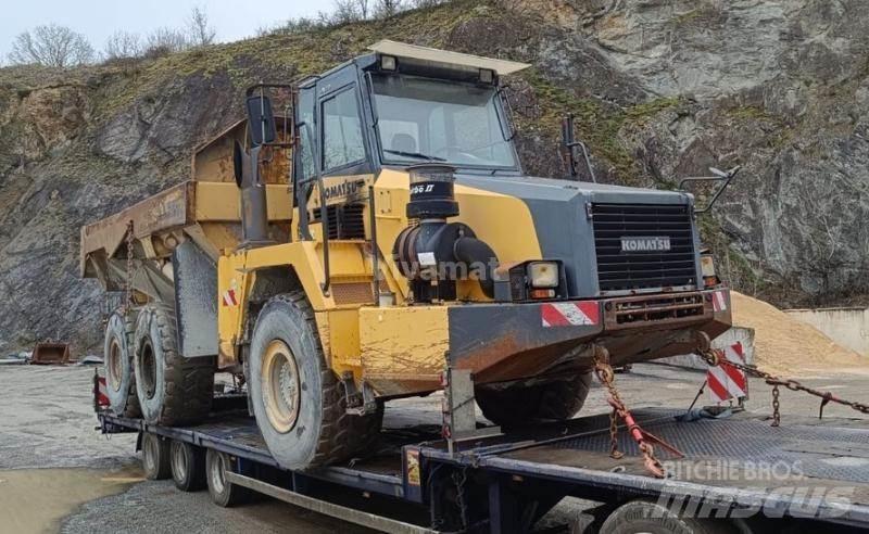 Komatsu HM300-2 鉸接式起吊車