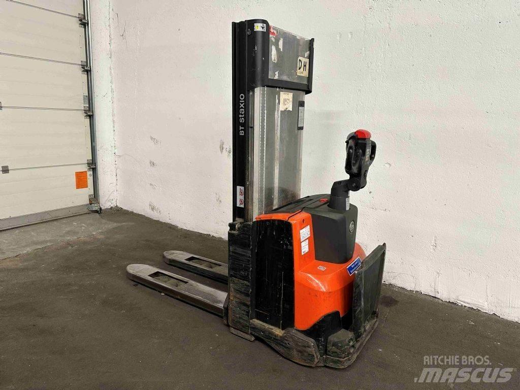 BT SWE 100 行走控制式堆積機