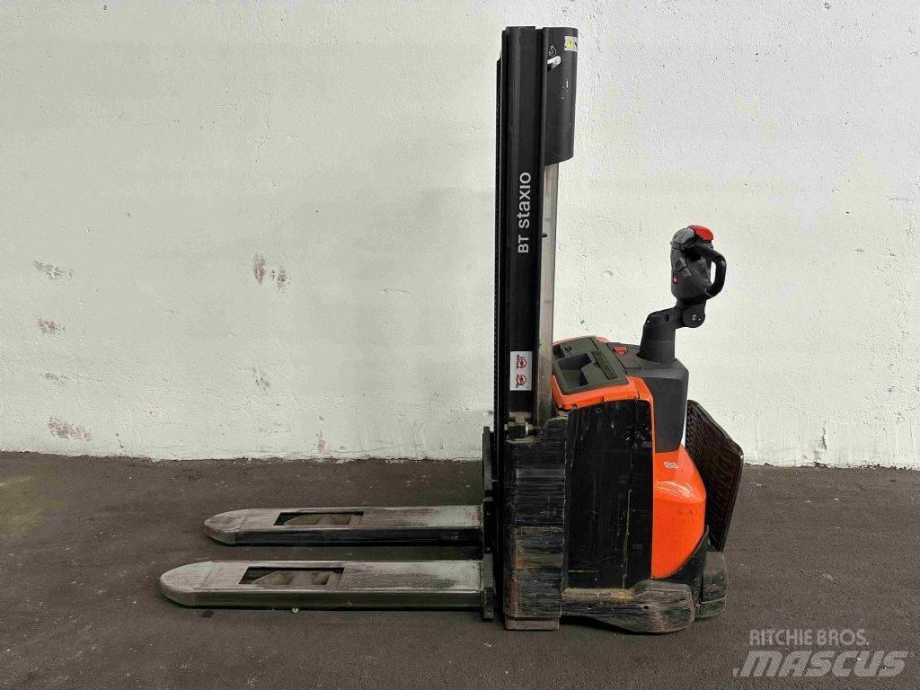 BT SWE 100 行走控制式堆積機