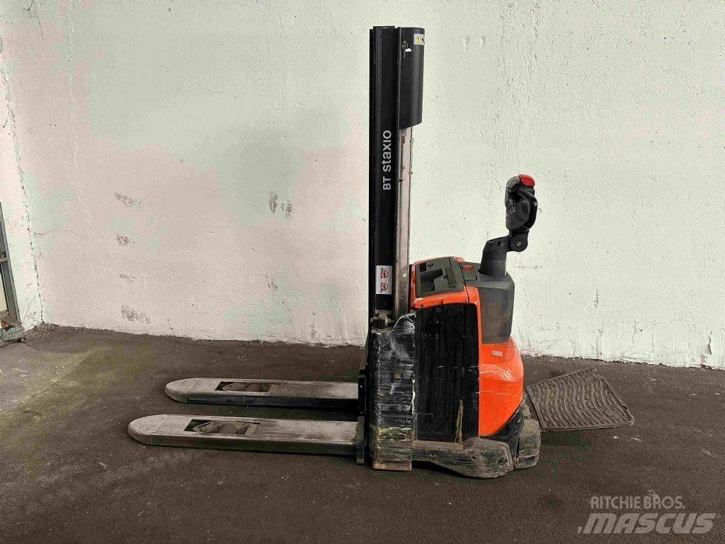 BT SWE 100 行走控制式堆積機