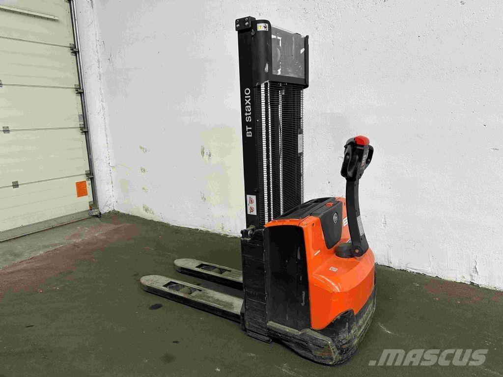 BT SWE 100 行走控制式堆積機