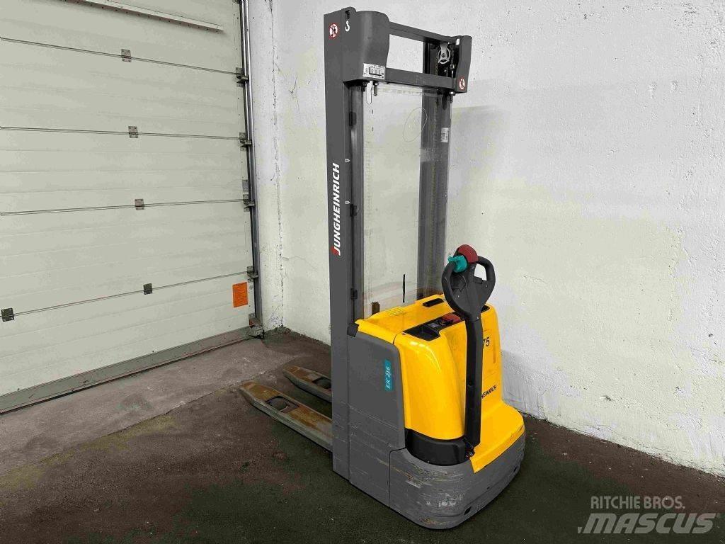 Jungheinrich EJC 216 行走控制式堆積機