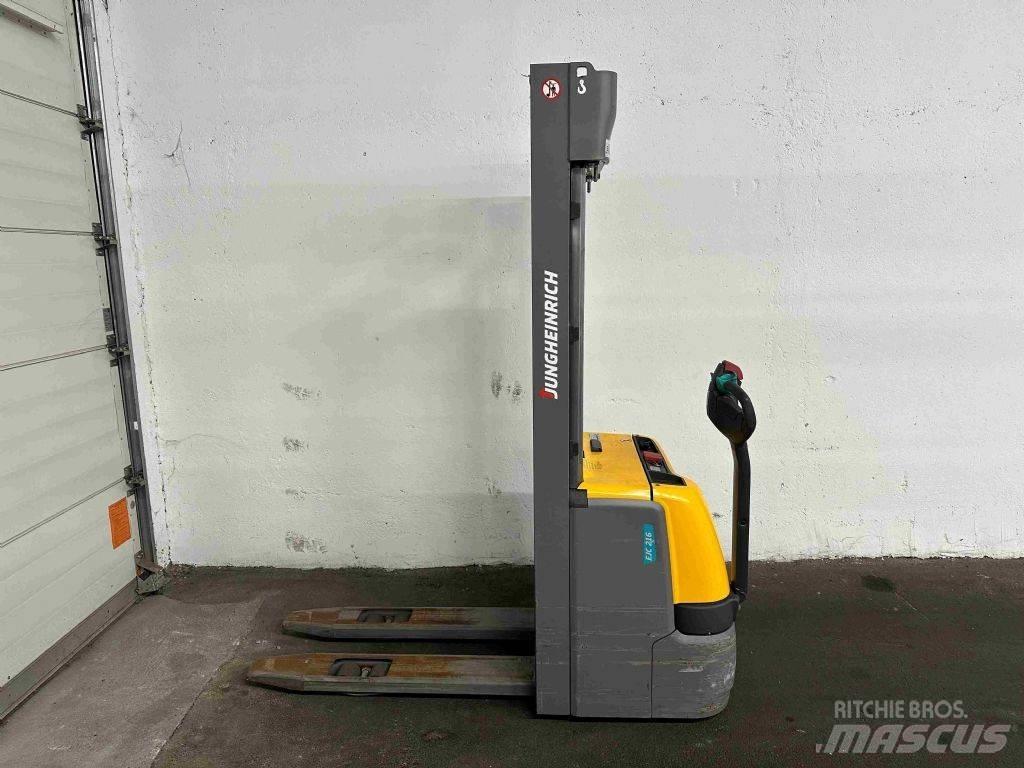 Jungheinrich EJC 216 行走控制式堆積機