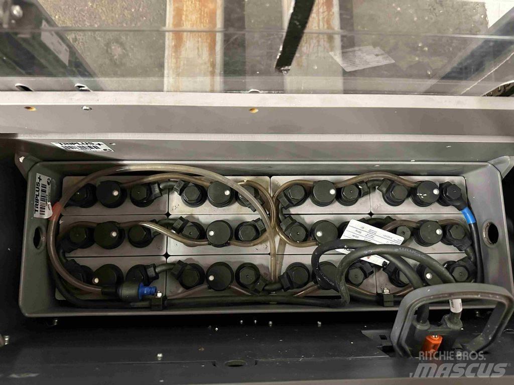 Jungheinrich EJC 216 行走控制式堆積機
