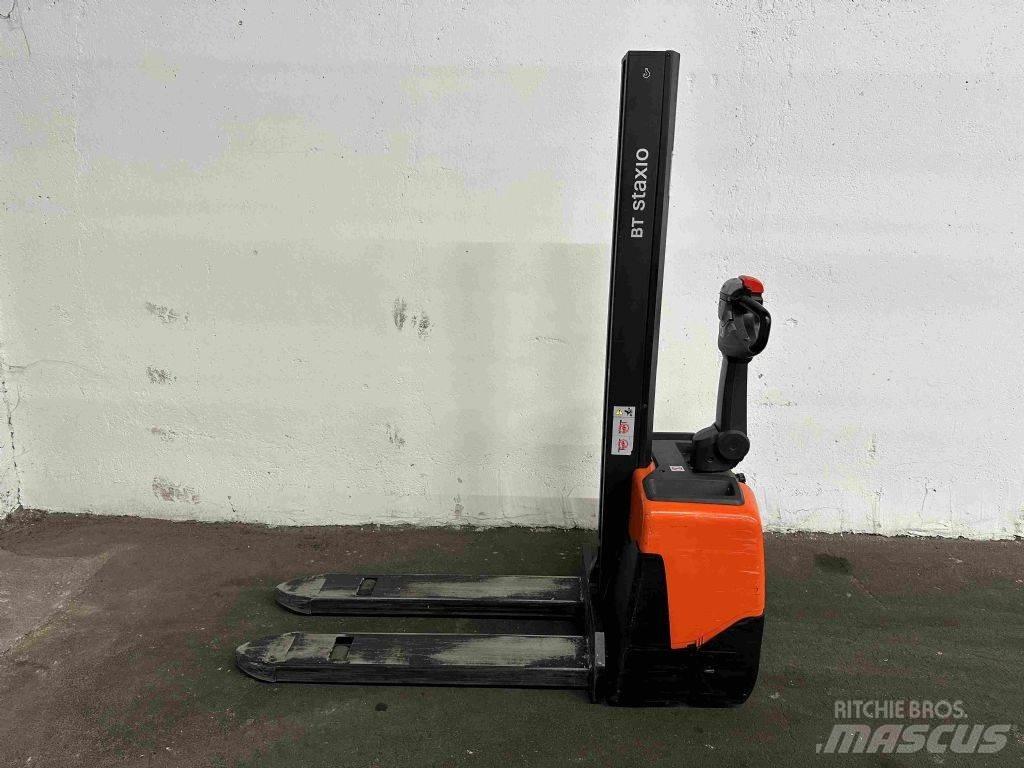 Toyota HWE 100 行走控制式堆積機