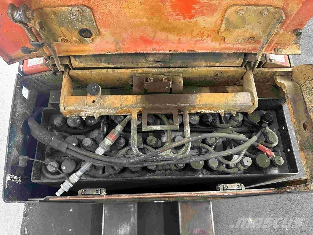 Toyota LPE 200 低架升降機