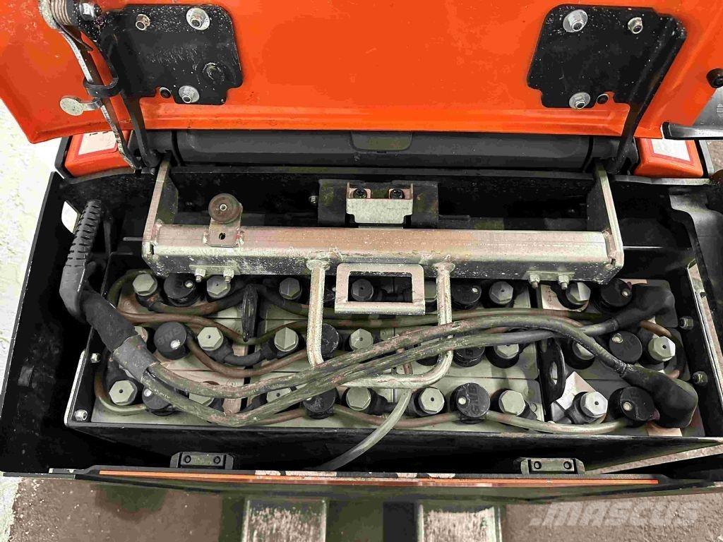 Toyota LPE 200 低架升降機
