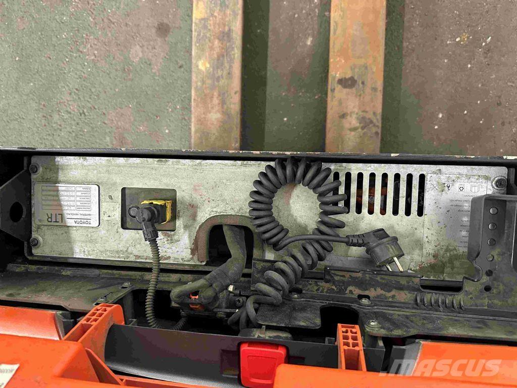 Toyota LWE 140 低架升降機