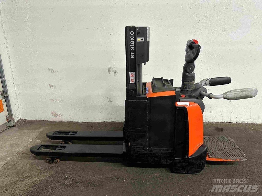 Toyota SPE 200 DN 行走控制式堆積機