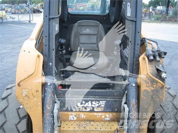 CASE SV250 滑移轉向裝載機