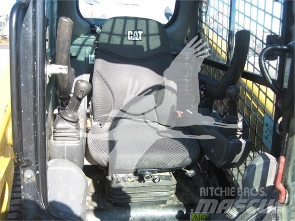CAT 279D3 滑移轉向裝載機