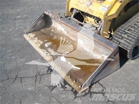 CAT 279D3 滑移轉向裝載機