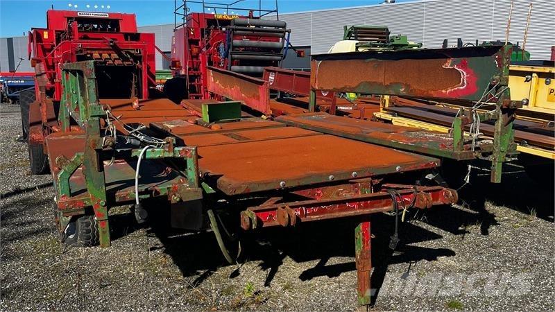  - - - Ballevogn 草捆拖車