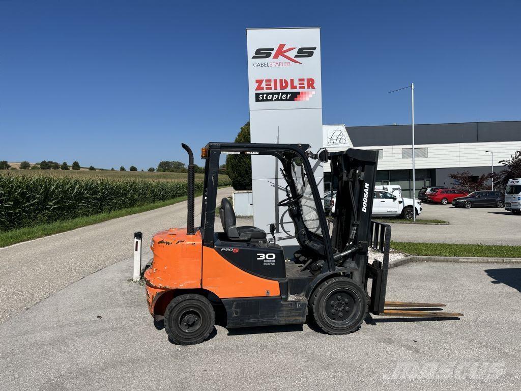 Doosan D30S-5 柴油卡車