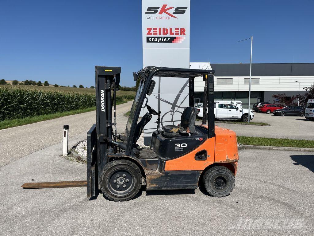 Doosan D30S-5 柴油卡車
