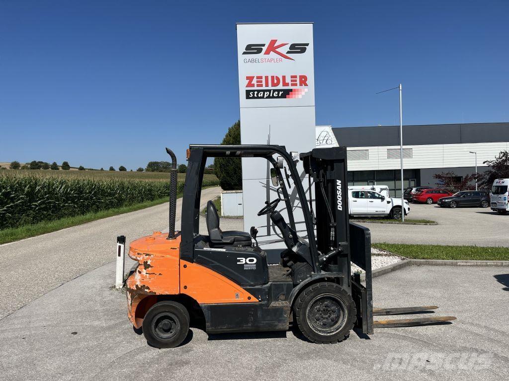 Doosan D30S-7 柴油卡車