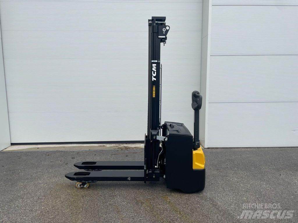 TCM SPW14I-N3 行走控制式堆積機