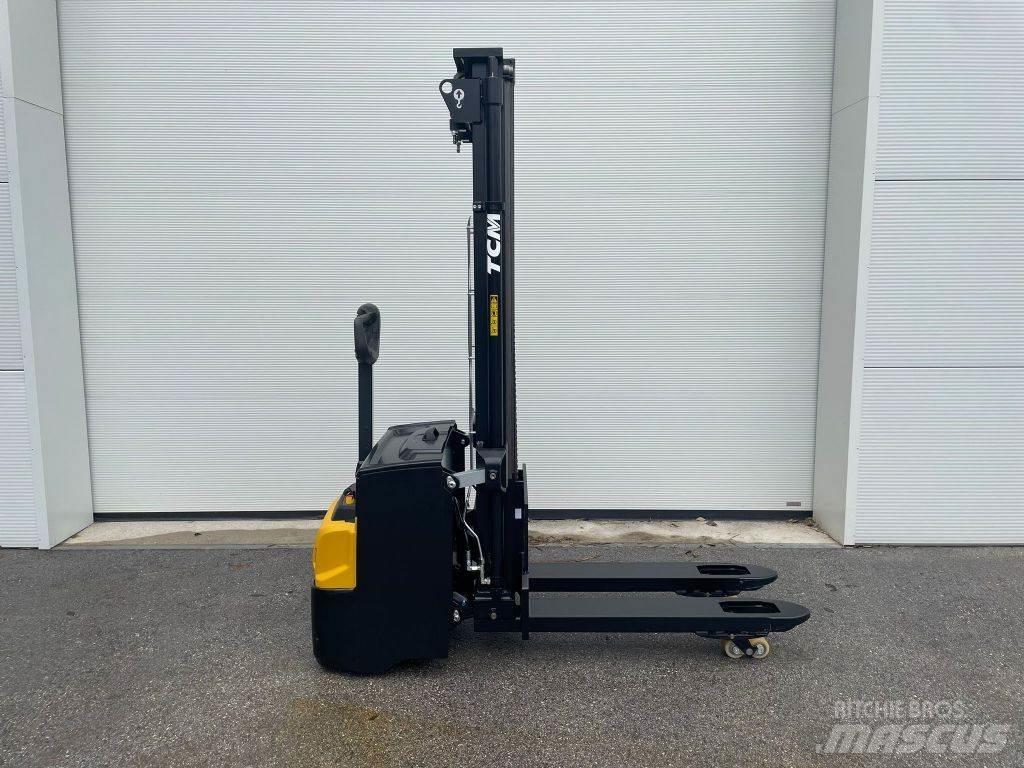 TCM SPW14I-N3 行走控制式堆積機