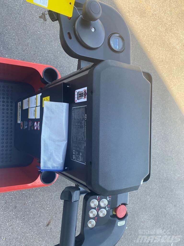 EP JX0 高舉式裝載機