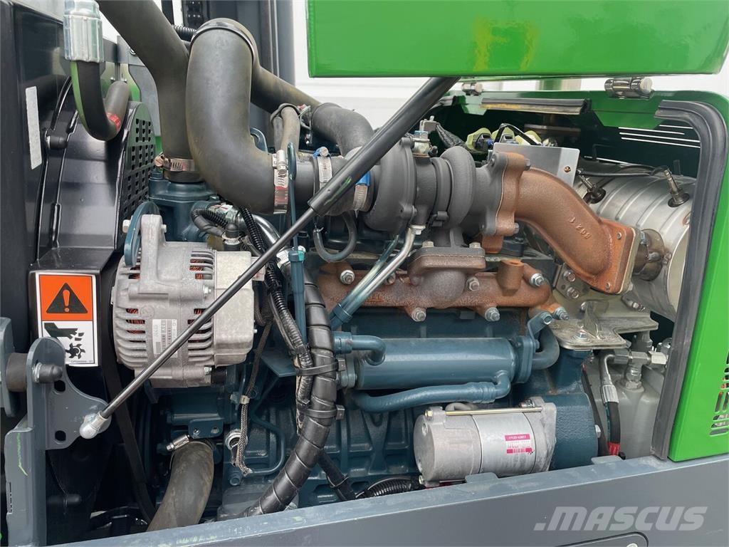 Combilift C4000 鏟裝機