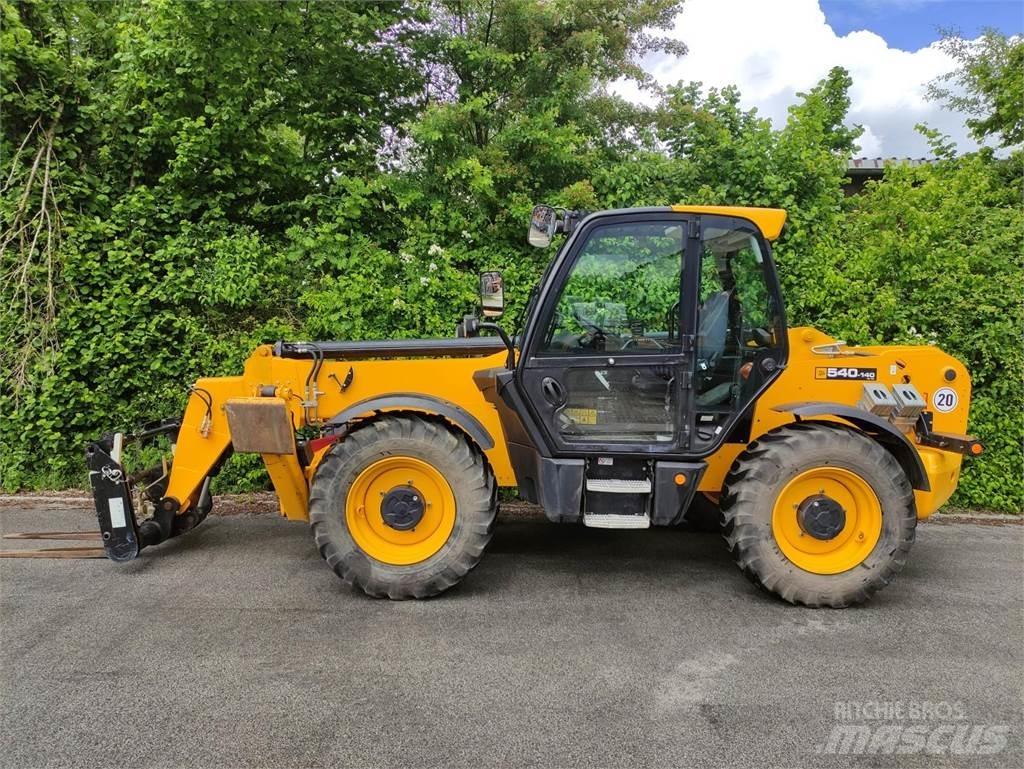 JCB 540V140 Hi Viz 伸縮臂操作車