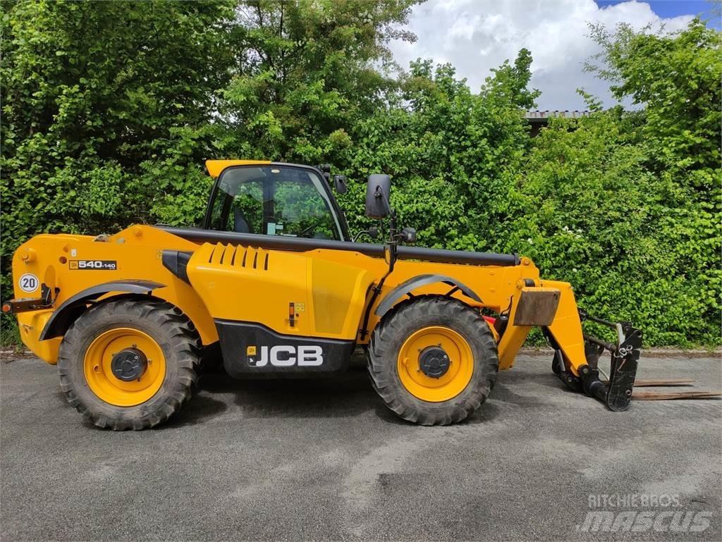 JCB 540V140 Hi Viz 伸縮臂操作車