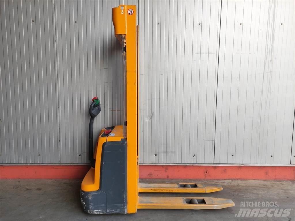 Jungheinrich EJC 112 行走控制式堆積機