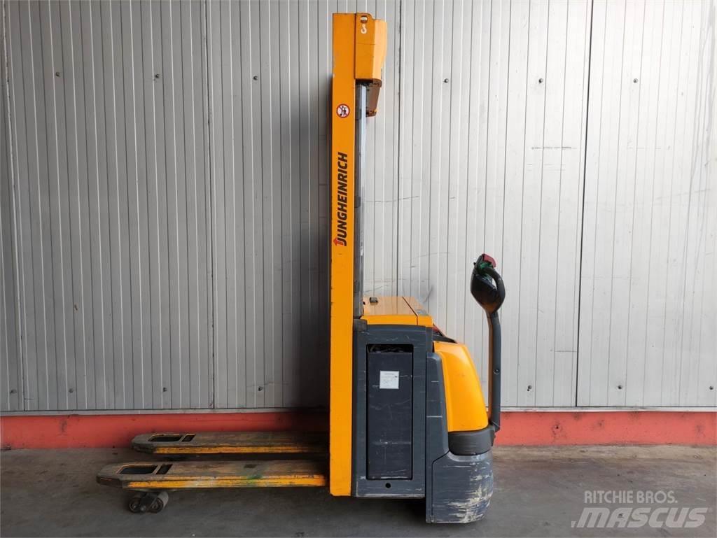 Jungheinrich EJC 212 Z 行走控制式堆積機