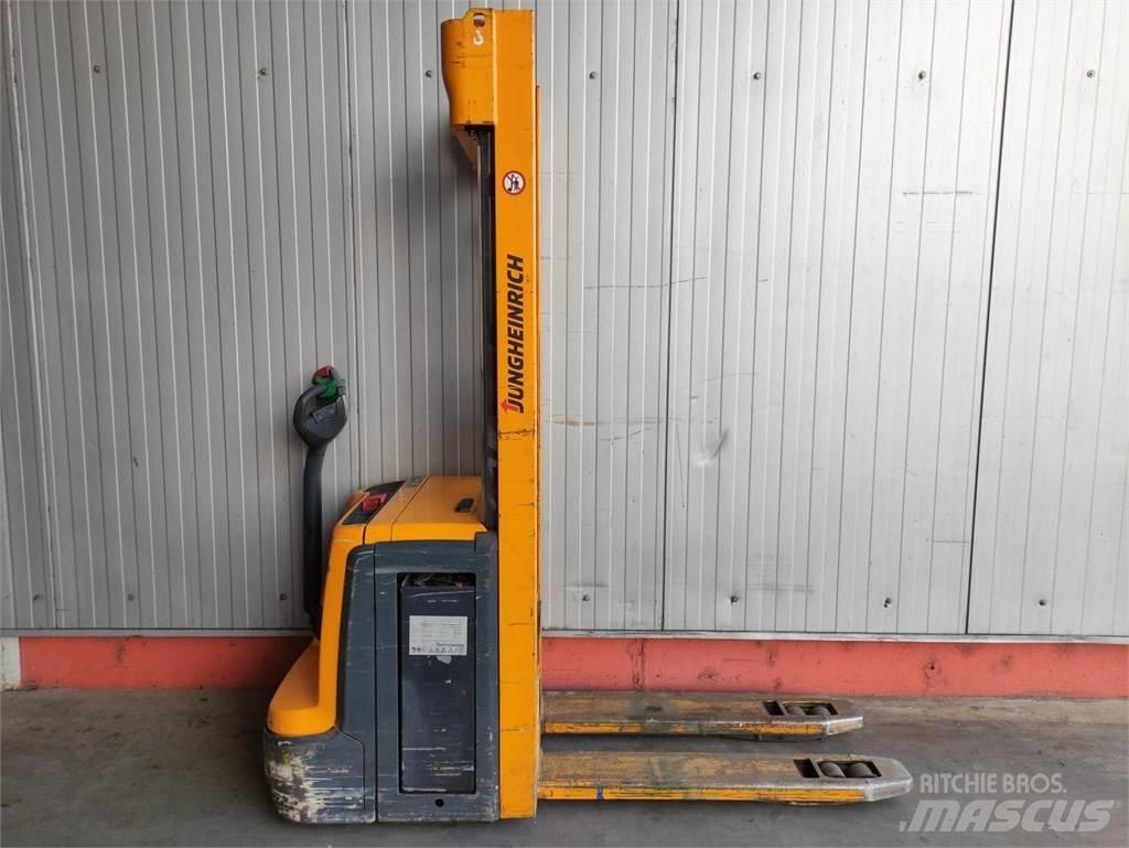 Jungheinrich EJC 212 Z 行走控制式堆積機