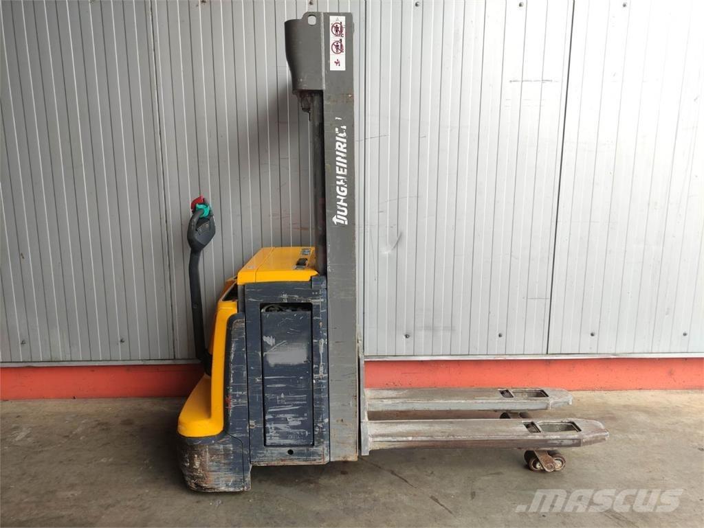 Jungheinrich EJC 216 Z 行走控制式堆積機