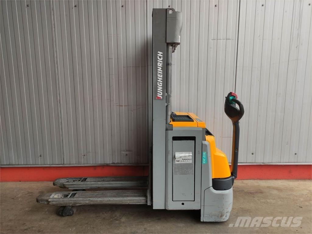 Jungheinrich EJC 216 Z 行走控制式堆積機