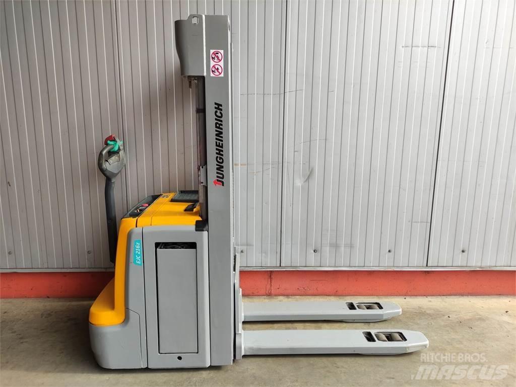 Jungheinrich EJC216z 行走控制式堆積機