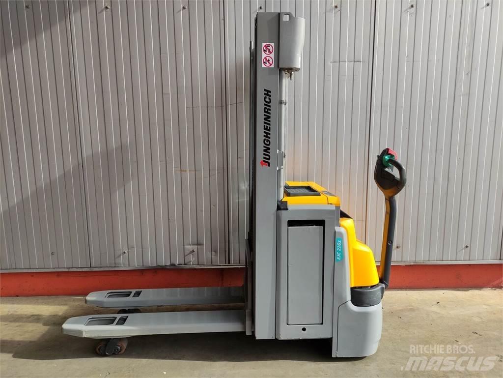 Jungheinrich EJC216z 行走控制式堆積機