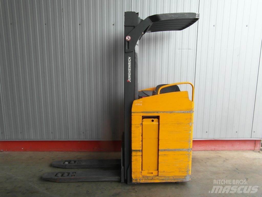 Jungheinrich ESC216-Z 自走式堆積機