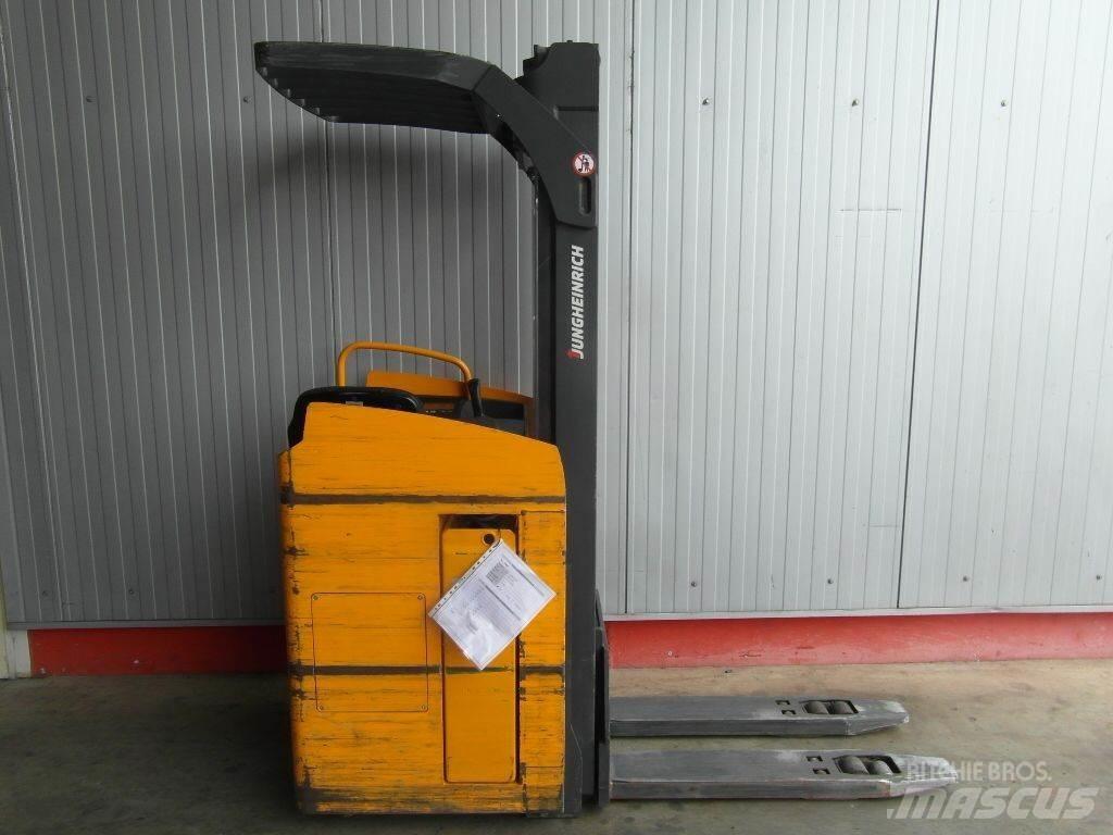 Jungheinrich ESC216-Z 自走式堆積機