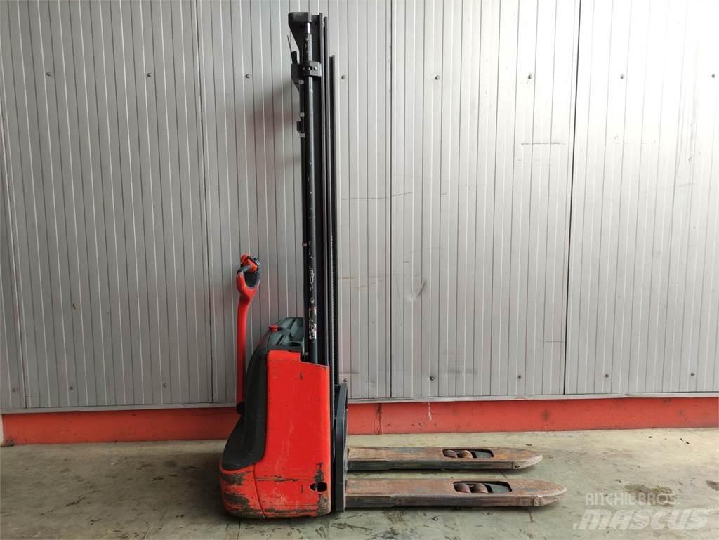 Linde L12 行走控制式堆積機