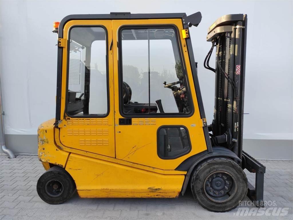 Om-Pimespo XE40 電動堆高機