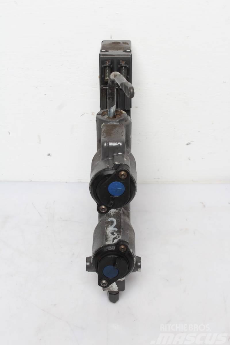Valtra S374 Remote control valve 油壓