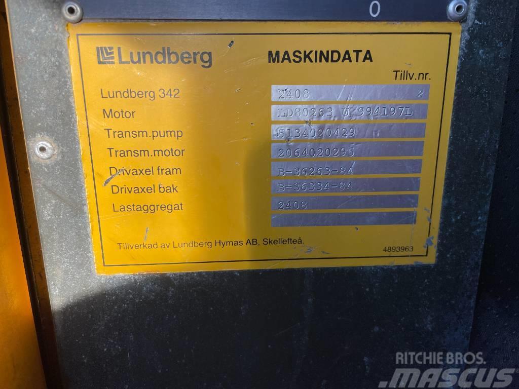 Lundberg 342 med snöplog och pallgafflar 工具搬運車