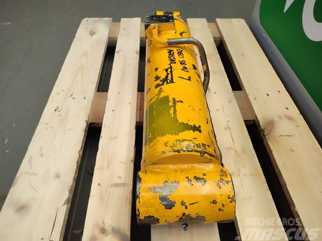 Dieci Hydraulic cylinder for tilting the Agristar bucket 油壓