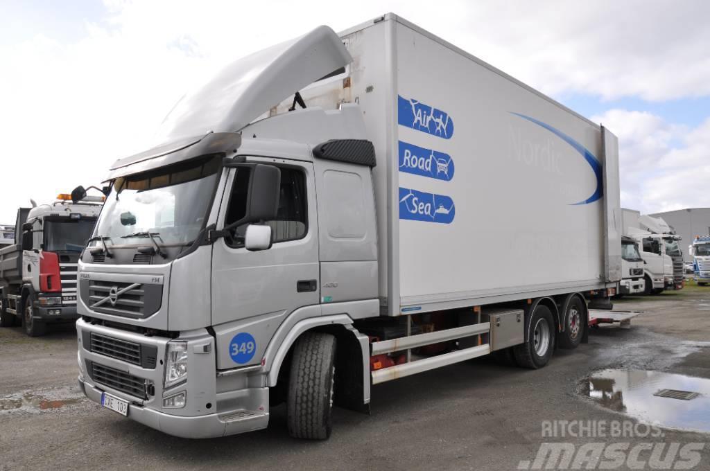 Volvo FM 6X2 貨箱式卡車