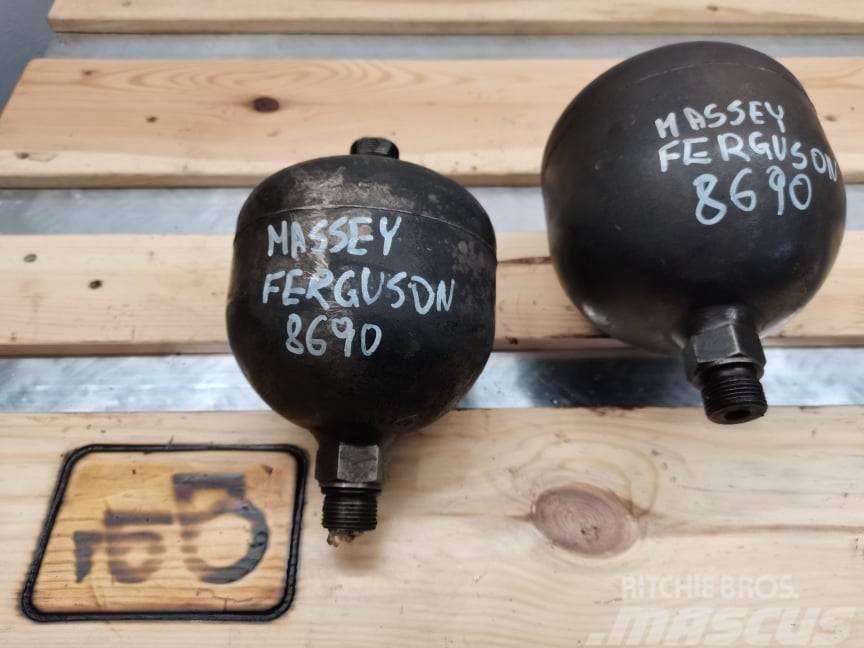 Massey Ferguson 8690 {hydraulic accumulator axle 油壓