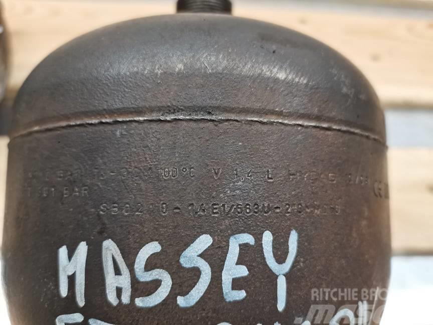 Massey Ferguson 8690 {hydraulic accumulator axle 油壓
