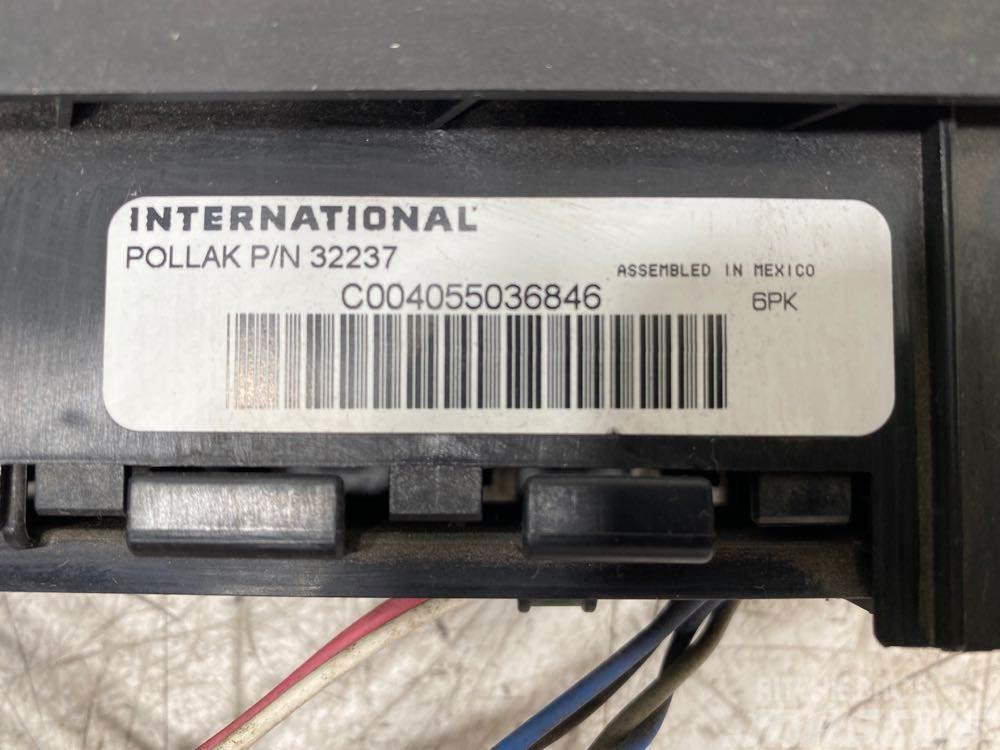 International 8600 電子設備