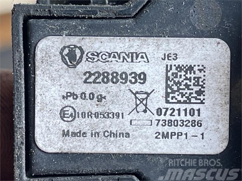 Scania  PRESSURE VALVE 2288939 散熱器/水箱