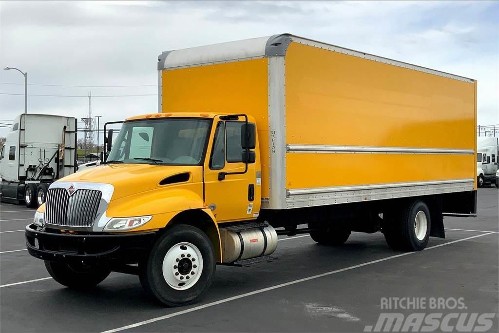 International 4300 SBA 4X2 貨箱式卡車
